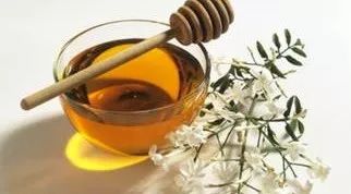蒙阴土蜂蜜 工业蜂蜜 喝绿茶可以加蜂蜜吗 槐花蜂蜜的功效 蜂蜜对青春痘