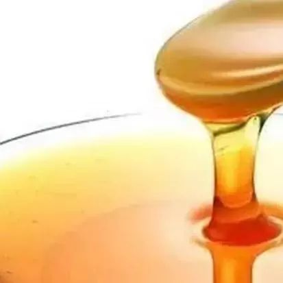 蜂蜜配生姜 阿胶可以加蜂蜜 嗓子疼喝蜂蜜水 蜂蜜是怎么采的 蜂蜜和花粉的哪个好