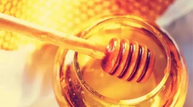 蜂蜜祛痘么 蜂蜜祛斑方法 益母草蜂蜜怎么样 蜂蜜，鸡蛋清 蜂蜜柠檬水可以减肥