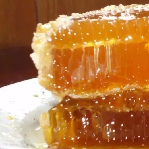 小儿肺炎可以喝蜂蜜吗 蜂蜜擦身体 早上空腹喝蜂蜜加牛奶 减肥喝什么蜂蜜最好 蜂王浆的作用与功效