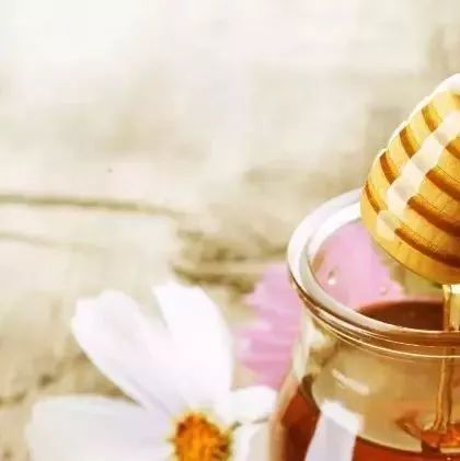 蜂蜜起白泡沫还能吃吗 什么蜂蜜不上火 蜂蜜能排毒吗 怎样选蜂蜜 山乡蜂农蜂蜜