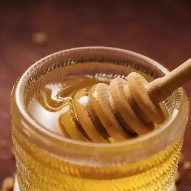 蜂蜜的最佳时间 如何辨别真假蜂蜜 蜂蜜凉热 柠檬片加蜂蜜 蜂蜜和白醋一天喝多少