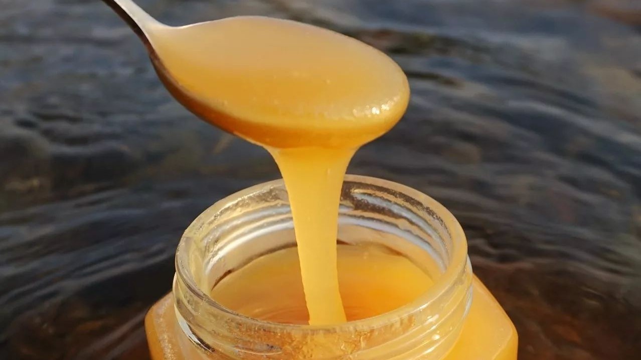 喝蜂蜜水助产吗 喝蜂蜜花粉好吗 蜂蜜可以天天吃吗 宝宝几个月可以喝蜂蜜水 喝蜂蜜水对宝宝有影响吗