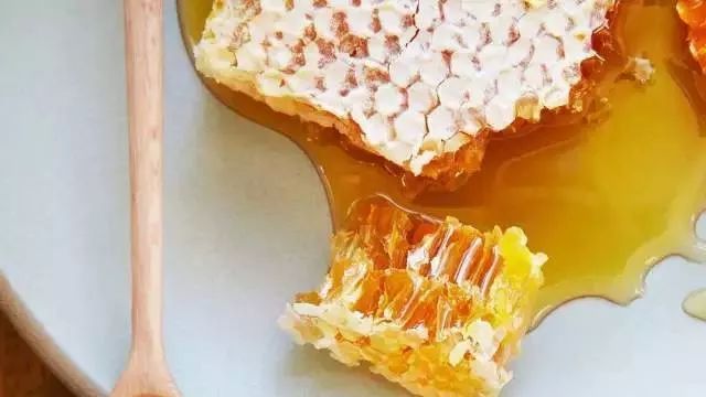 深圳康维他蜂蜜专卖店 蜂蜜豆腐能一起吃 白醋酸度和蜂蜜 蜂蜜湾洞穴 灵芝和蜂蜜一起吃吗