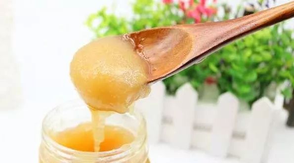 白醋加蜂蜜洗脸 蜂蜜适合的人群 蜂蜜如何注册商标 蜂蜜保质期 柠檬和蜂蜜敷脸的功效
