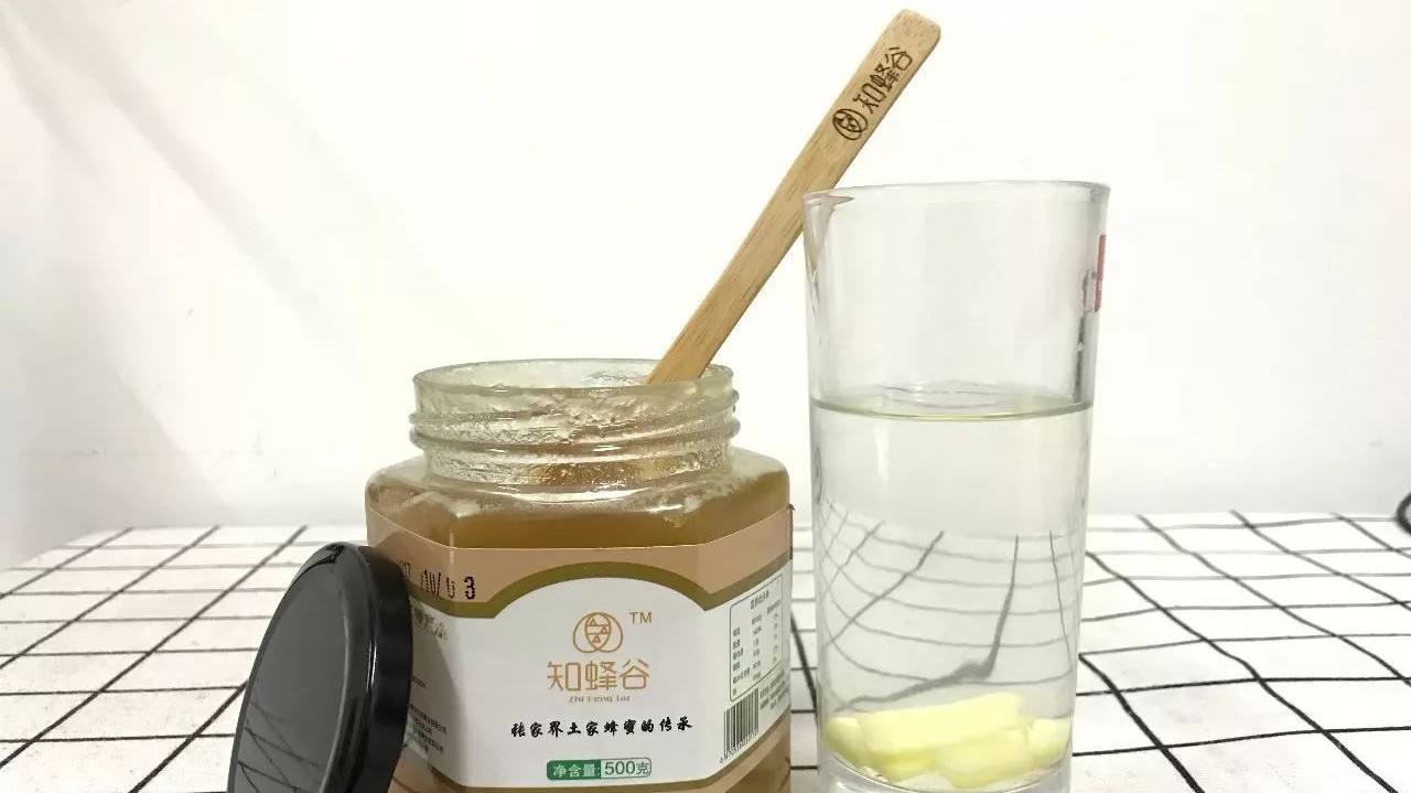 浙江蜂蜜厂 蜂王浆和蜂蜜能一起喝吗 蜂蜜柚子茶怎么喝 睡前喝一杯蜂蜜水好吗 蜂蜜柠檬泡水