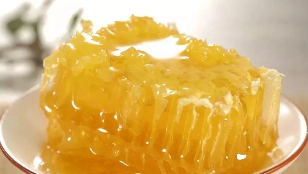 蜂蜜炒黄芪的功效 黑豆浆可以放蜂蜜吗 绿之华蜂蜜 蜂蜜桑葚茶 蜂蜜喝豆浆