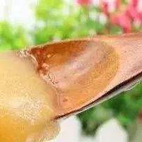 蜂蜜草莓 馒头放蜂蜜 红糖和蜂蜜能一起喝吗 老人可以吃蜂蜜吗 蜂蜜与蔗糖