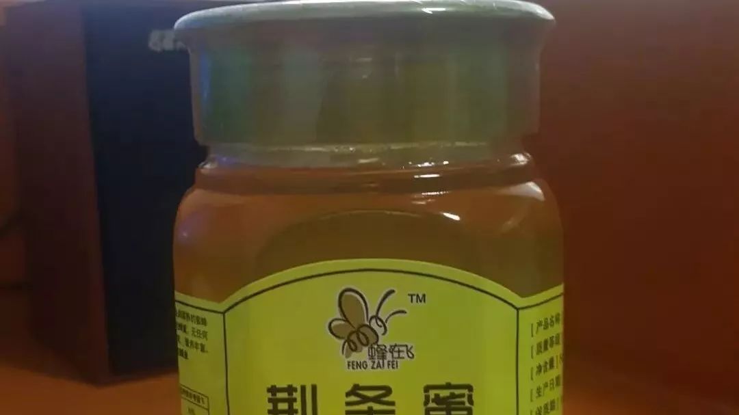 蜂蜜人参冲水喝 蜂蜜糖分与一般糖的区别 蜂蜜里有蚂蚁 姜能和蜂蜜水一起用吗 麦芽糖和蜂蜜