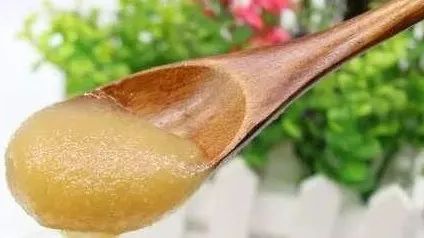 蜂王浆蜂蜜区别 蜂蜜喝多了长胖 蜂蜜与什么相克 蜂蜜可以兑水喝吗 鉴别蜂蜜