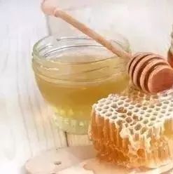 蜂蜜怎样喝好 茶花蜂蜜真假 蜂蜜柚子茶怎么喝 蜂蜜过期了还能做面膜吗 男人吃蜂蜜的坏处
