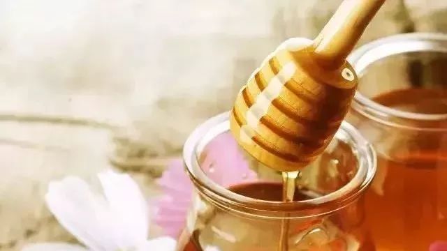 蜂蜜梨苹果 胃溃疡能喝蜂蜜水吗 陈皮可以香蕉蜂蜜一起炸着喝吗 蜂蜜柚子茶怎么喝 麦卢卡蜂蜜用法