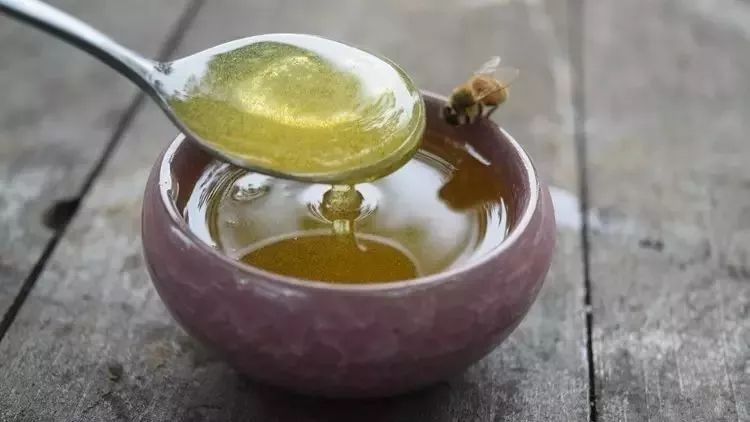 起床喝蜂蜜水好吗 哈尔滨蜂蜜 木瓜蜂蜜的做法 急性肠胃炎蜂蜜 蜂蜜和醋冲水喝