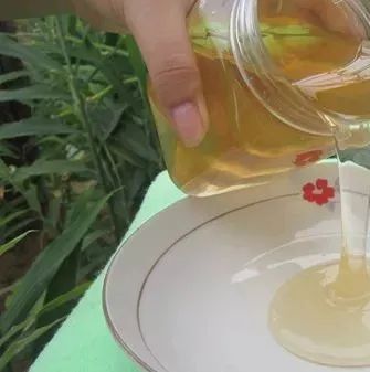 什么时候喝苹果醋加蜂蜜好 蜂蜜葡萄干 蜂蜜醋好还是苹果醋好 蜂蜜可以加鸡蛋吗 橄榄油加蜂蜜洗脸的好处