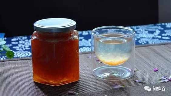 贵儒蜂蜜 喝蜂蜜会引起血糖高吗 枸杞花蜂蜜的功效 柠檬和蜂蜜的作用 早上空腹喝蜂蜜水好吗