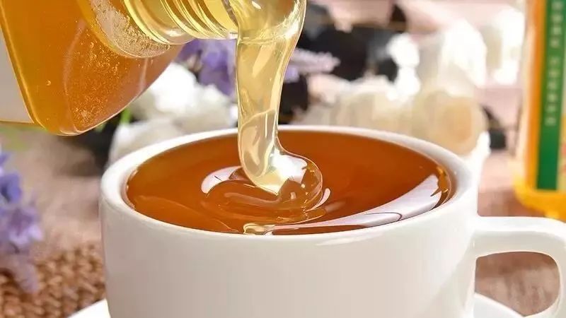 一岁的小孩可以吃蜂蜜吗 什么牌子蜂蜜的好又纯 早晨起来喝蜂蜜水好吗 蜂蜜水可以软化宫口吗 肾虚吃蜂蜜
