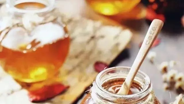 蜂蜜柚子茶泡沫 蜂蜜加芫 保温杯可以装蜂蜜水吗 阿胶蜂蜜怀孕能吃吗 蜂蜜健脾吗
