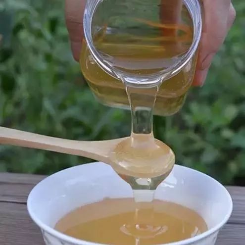 每天喝生姜柠檬蜂蜜水 百香果蜂蜜做法 用蜂蜜洗脸好吗 蜂蜜柠檬要加水吗 过期的蜂蜜洗脸