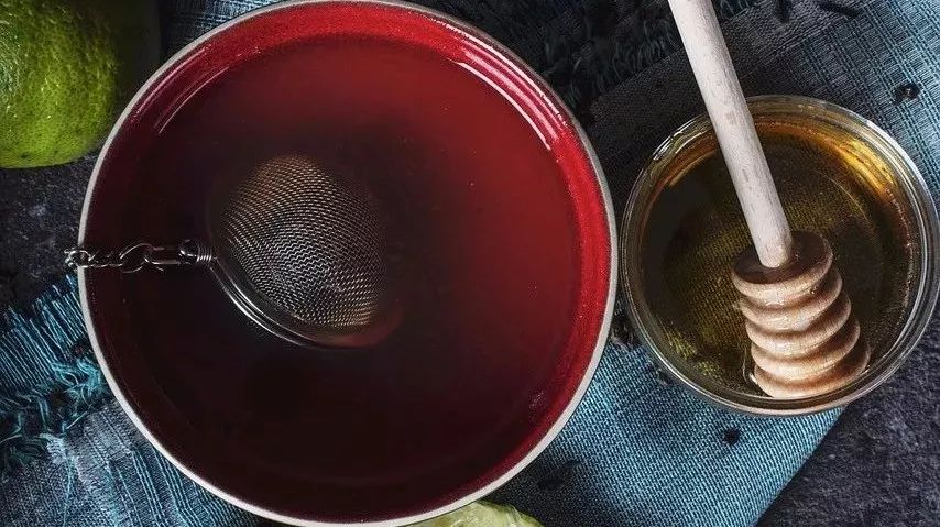 蜂蜜桃子汁 珍珠粉加蜂蜜能去黑色素 蜂蜜芦荟茶的功效与作用 榴莲和蜂蜜可以一起吃吗 洋葱蜂蜜水