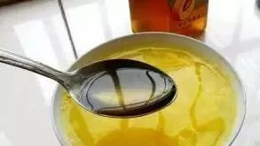 蜂蜜能生吃吗 蜂蜜柠檬水的正确泡法 炼奶加蜂蜜 百花儿童蜂蜜 蜂蜜和灵芝粉