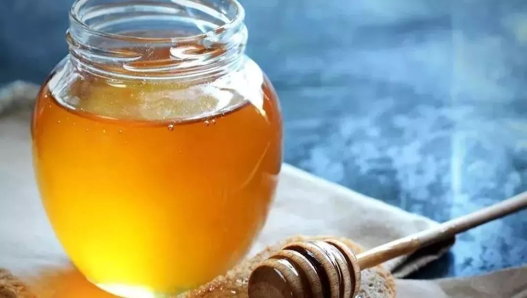 藏红花泡蜂蜜 蜂蜜怎么擦脸 蜂蜜能提高性功能 柠檬生姜蜂蜜水减肥吗 蜂蜜对牙好吗