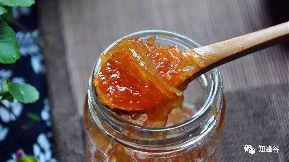 酒米加蜂蜜 蜂蜜中的钠 黑蜂蜜的颜色 薄荷叶配蜂蜜 蜂蜜每天晚上吃多少