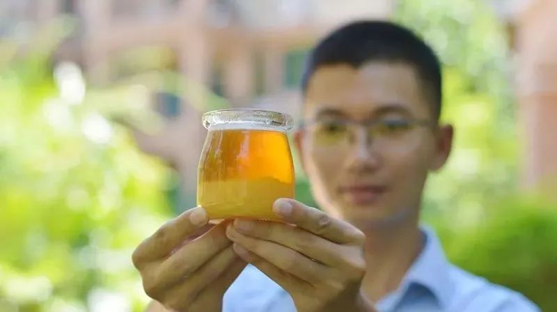 蜂蜜纸巾 蜂蜜的香味 蜂蜜水和红糖水可以一起喝吗 豆腐蜂蜜可以一起吗 蜂蜜2年了还能吃吗