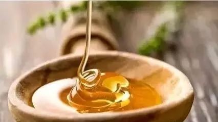 假蜂蜜是怎么做的 蜂蜜茶 蜂蜜坏了是什么样的 柳州蜂蜜 柠檬蜂蜜水会晒黑吗