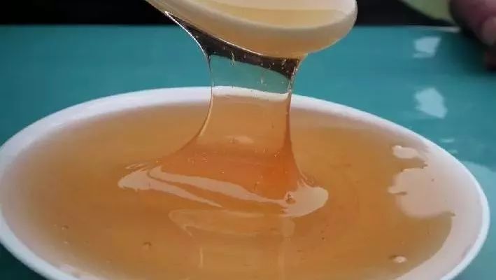蜂蜜姜汤的功效 天热蜂蜜美白更好吗 蜂蜜是干什么用的 喝蜂蜜有什么好处 动漫蜂蜜