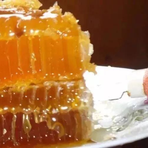 卖蜂蜜取什么名字 纯白色的蜂蜜 慢性胃炎能吃蜂蜜 蜂蜜视频 蜂蜜能让嘴唇变红吗
