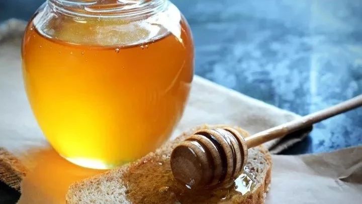 吃完葱能喝蜂蜜吗 p3蜂蜜 蜂蜜灌装设备 蜂蜜底下有沉淀物 蜂蜜排毒法