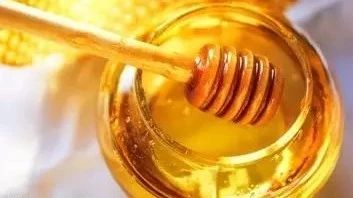 蜂蜜为什么会苦 云南的蜂蜜多少钱 蒸莲藕蜂蜜 蜂蜜吃起来有颗粒 冠蜂园蜂蜜怎么样