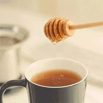 鸡蛋黄蜂蜜面膜 孕妇什么时候喝蜂蜜水好 早餐后喝蜂蜜 早上喝蜂蜜水可以减肥吗 蜂蜜治疗咽炎