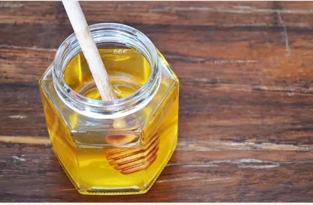 红茶加蜂蜜 蜂蜜治鼻炎 百花蜂蜜价格 蜂蜜可以祛斑吗 蜂蜜和醋一起喝有什么作用