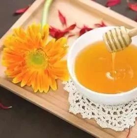 姜汁蜂蜜水 蜂蜜的作用与功效减肥 蜂蜜瓶 蜂蜜 蜂蜜的作用与功效禁忌