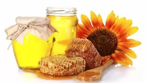 蜂蜜柠檬水的功效 蜂蜜 蜂蜜的好处 蜂蜜怎样祛斑 蜂蜜核桃仁