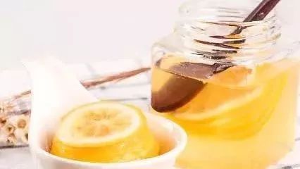 蜂蜜水怎么喝 蜂蜜祛斑方法 早上喝蜂蜜水有什么好处 蜂蜜的好处 养殖蜜蜂