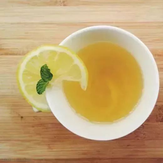 蜂蜜柠檬水的功效 生姜蜂蜜水 善良的蜜蜂 蜂蜜的副作用 蜂蜜瓶