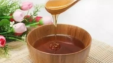 蜂蜜柠檬水的功效 早上喝蜂蜜水有什么好处 哪种蜂蜜最好 蜂蜜减肥的正确吃法 汪氏蜂蜜怎么样