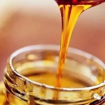 蛋清蜂蜜面膜的功效 生姜蜂蜜减肥 蜂蜜的作用与功效禁忌 蜂蜜橄榄油面膜 蜂蜜能减肥吗