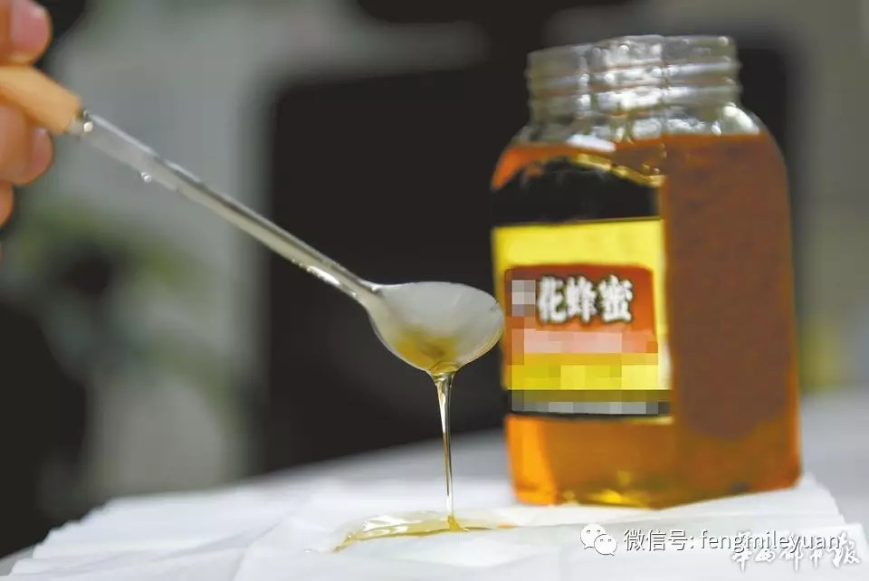 女子在网上购买了19元蜂蜜全是白糖味 专家：可能为大米制成