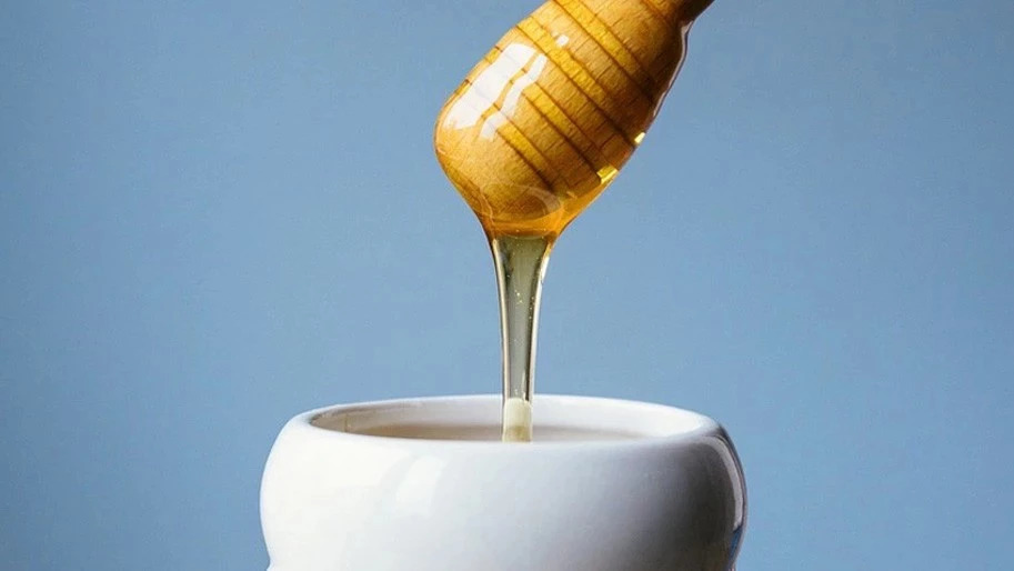 蜂蜜不能和什么一起吃 养殖蜜蜂 早上喝蜂蜜水有什么好处 蜂蜜怎样祛斑 洋槐蜂蜜价格
