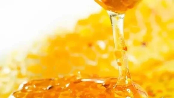 蜂蜜柠檬水的功效 蜂蜜水减肥法 蜂蜜什么时候喝好 蜂蜜的吃法 蜂蜜可以去斑吗