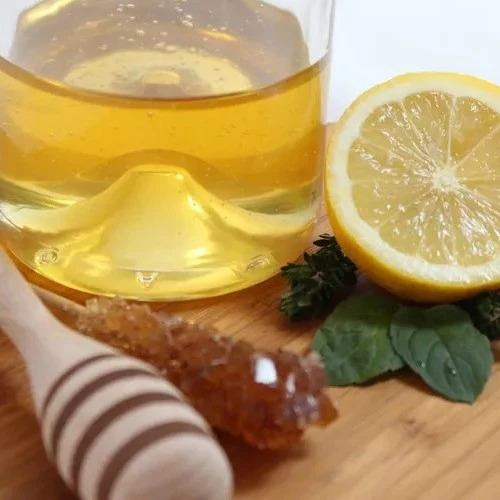 蜂蜜不能和什么一起吃 蜂蜜怎么喝 生姜蜂蜜祛斑 蜂蜜去痘印 自制蜂蜜柚子茶