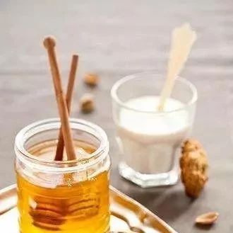 如何养蜂蜜 蜂蜜 牛奶加蜂蜜的功效 姜汁蜂蜜水 蜂蜜的作用与功效减肥