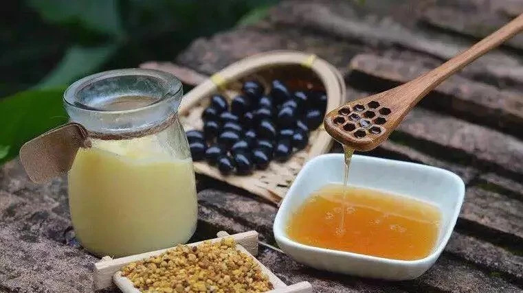 麦卢卡蜂蜜 蜂蜜敷脸 生姜蜂蜜祛斑 蜂蜜橄榄油面膜 蜂蜜可以去斑吗