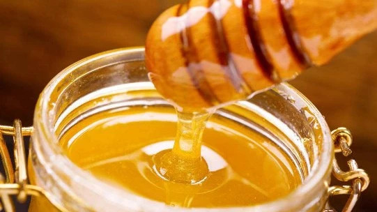 蜜蜂怎么养 蜂蜜柠檬水的功效 蜂蜜水果茶 牛奶蜂蜜可以一起喝吗 怎样养蜜蜂它才不跑