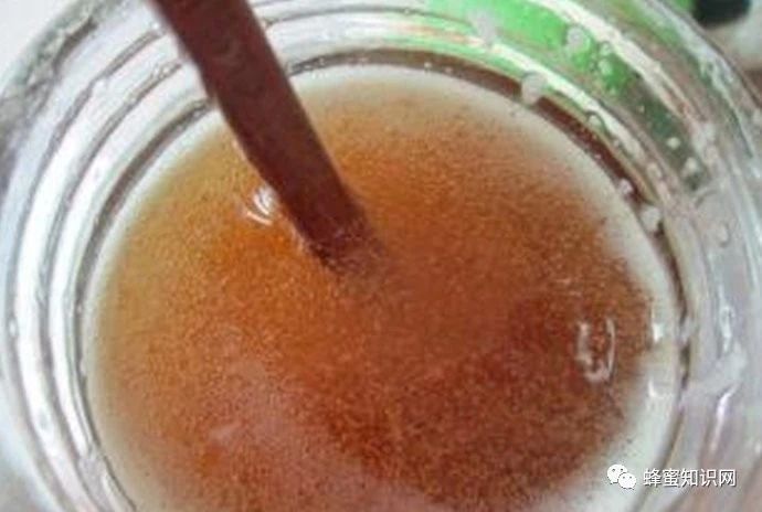 蜂蜜的好处 蜜蜂养殖技术 姜汁蜂蜜水 蜂蜜加醋的作用与功效 土蜂蜜