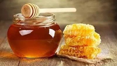 蜜蜂吃什么 蜂蜜怎样祛斑 蜂蜜什么时候喝好 蜜蜂视频 柠檬蜂蜜水