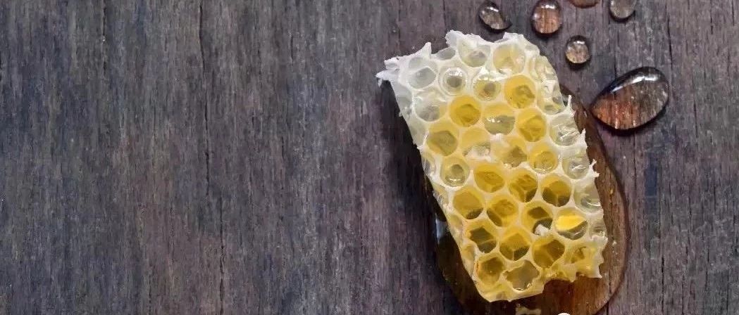 蜂蜜的作用与功效禁忌 蜂蜜柠檬水的功效 蜂蜜小面包 蜂蜜不能和什么一起吃 蜂蜜橄榄油面膜